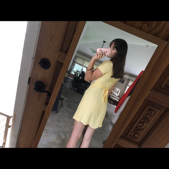 Vintage 90s Yellow Gingham Daisy Mini short sleeve Sundress - Picture 8 of 8